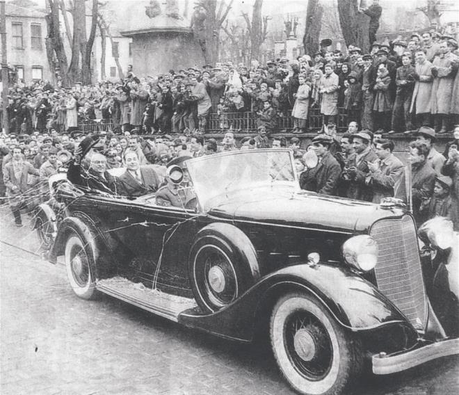 Bugn 27 Mays Darbesi'nin 62. yl dnm.  <br>  Demokrat Parti?nin kurucular Celal Bayar ve Adnan Menderes, 14 Mays 1950 seimlerinden nce stanbul?da seim gezisinde. 14 Mays?ta oylarn yzde 53?n alarak iktidara geldiler.    27 Mays darbesinin 62. yl - 2