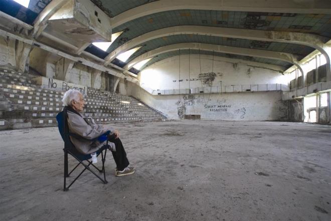 Adnan Menderes'in Yassada?daki savunmasn stlenen Avukat Talat Asal, NTV ekibiyle birlikte Yassada?ya gitmiti. Asal, imdi harap halde olan, Yassada durumalarnn yapld spor salonunda, Menderes'in yarglanmas srasnda yaadklarn anlatmt.