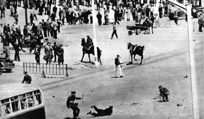 27-28 Nisan 1960?ta stanbul Beyazt?ta iktidara kar balayan renci olaylarna polis mdahale etti. Orman Fakltesi rencisi Turan Emeksiz vurularak ldrld.