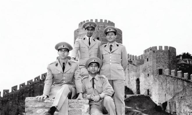 27 Mays 1960 darbesini gerekletiren gen subaylardan Muzaffer zda, Ahmet Er, rfan Solmazer ve Numan Esin, Temmuz 1960?ta Rumelihisar?nda.