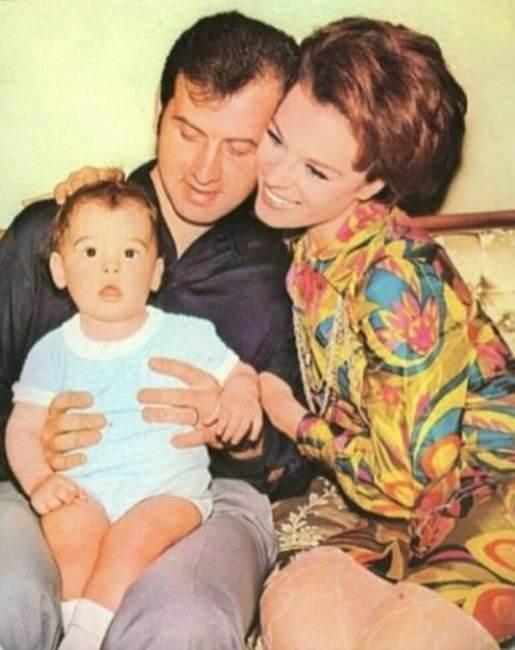 Getiimiz yllarda akcier kanserini atlatan Koyiit, ei Selim Soydan'n bu zorlu srete ok yprandn syleyerek yle konutu: "Selim iin gerekten zor bir dnemdi. 3 sene nce biricik kzmz Glah'n meme kanseri olduunu renmitik.