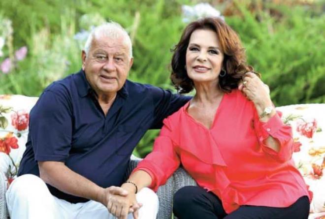 Oyunculua nasl balad, ailesiyle iletiimi ve ei Selim Soydan ile tanma hikayesini anlatan Koyiit, hayranlarn hem glmsetti hem de hznlendirdi.