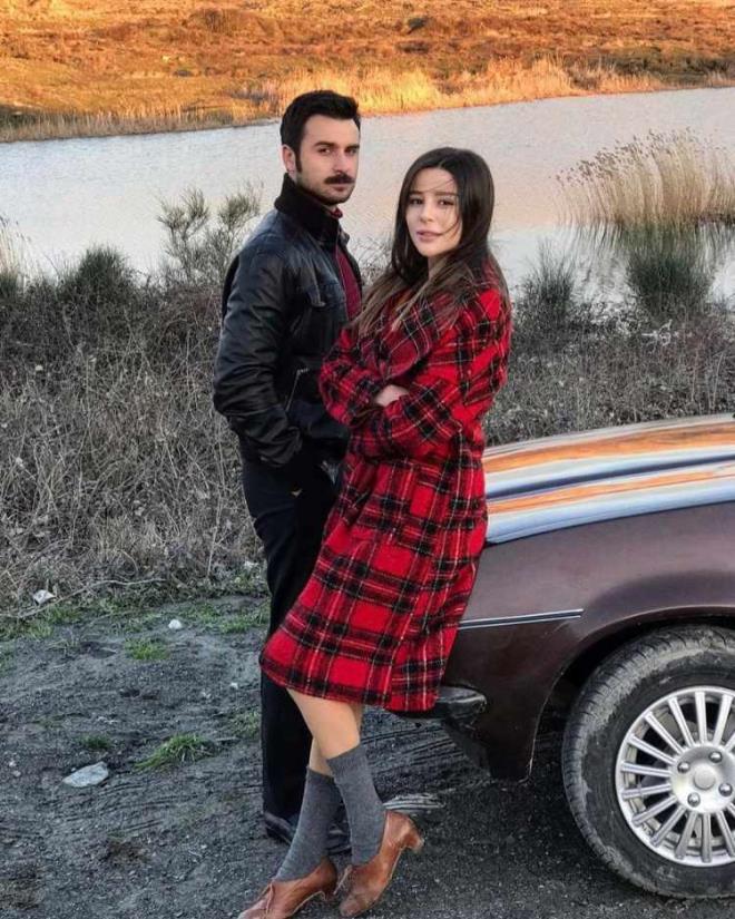 Fotoraflarn ektiini de belirten gzel oyuncu tm kantlarn savcla sundu. Adna hesap ap orada uygunsuz fotoraflarn paylatn syleyen Balaml, daha nceden ahsn setine gelip olay kardn syledi.