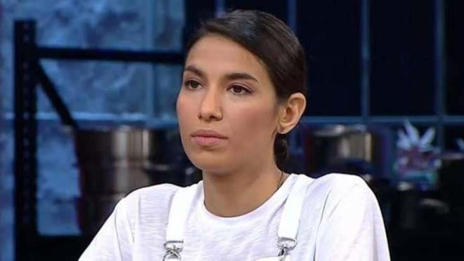 Bir dnem zmir'de yaayan ve eflie devam eden Cemre Uyank, geen zaman ierisinde bir hayli deiti.    Deiimini sosyal medya zerinden belli eden ve binlerce yorum alan Uyank, adeta bir mankene dnd.