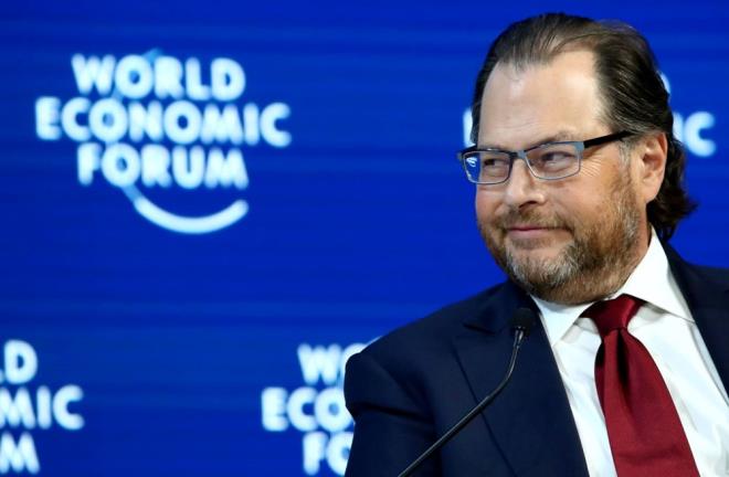 Listenin altnc srasnda Saleforce'un kurucusu ve CEO'su Marc Benioff yer alyor. Benioff irketin kk bir yzdesine sahip olsa da halen Salesforce'u yneten kii. Benioff 2021'de 439.4 milyar dolar kazanarak listenin altnc srasna yerleti.