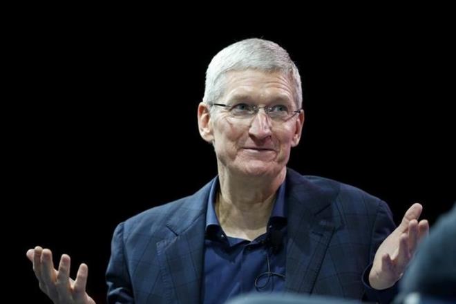 Akll telefon pazarnn nce gelen reticisi Apple'n CEO'su Tim Cook en ok kazanan ikinci CEO oldu. Cook 770.5 milyon dolarlk gelir elde etti. Cook'un kazancnn nemli bir ksmn hisse garantileri salad.