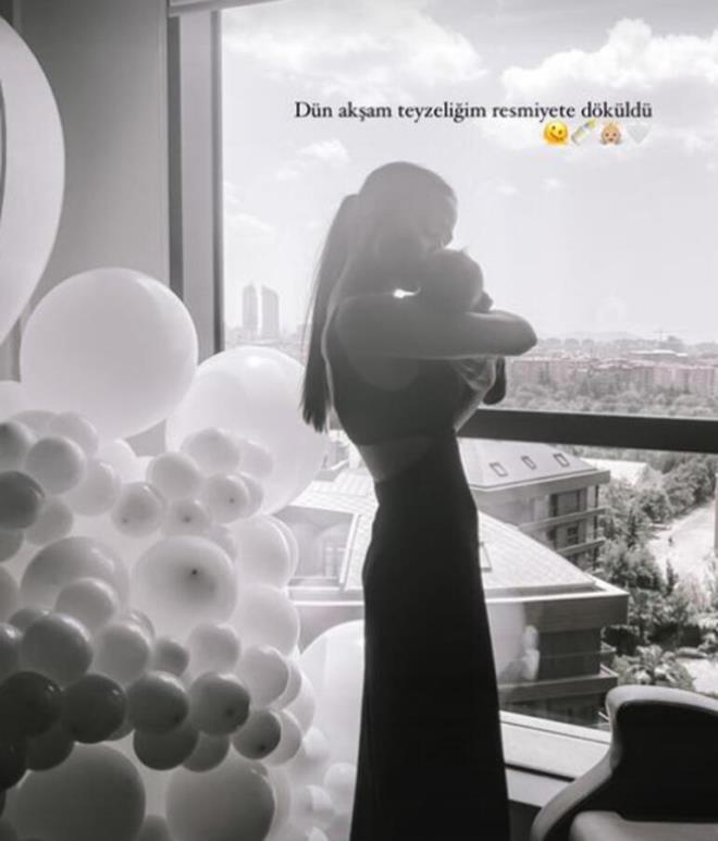 Teyze olan Bensu Soral ise mutluluunu TEYZELM RESMYETE DKLD, eklinde ifade etti.