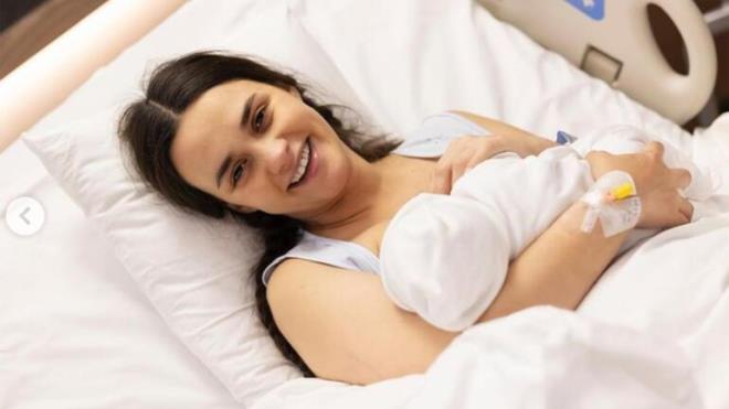 Erkek ocuk sahibi olan ift, Ali adn verdikleri bebeklerini salkla kucaklarna almann mutluluunu yaadlar.