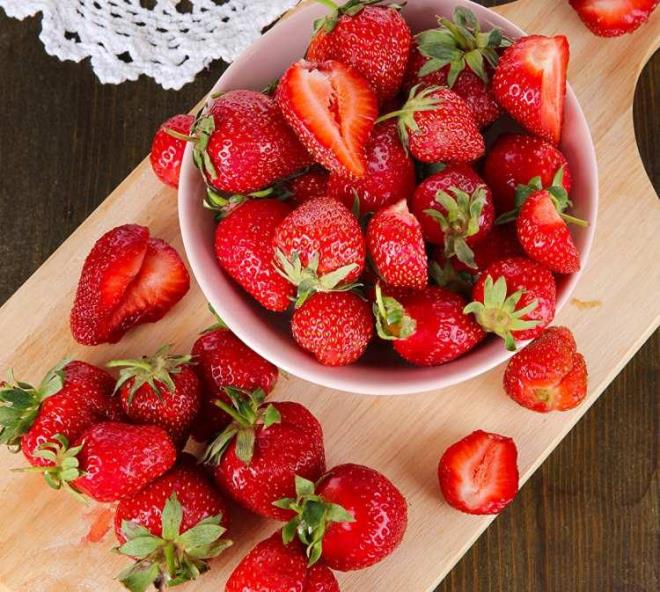 Bunun zerine aklama yapan uzmanlar ilek tketimi konusunda uyarlarda bulundu. yi temizlenmedii srece direk tketildiinde ilein mide ve barsaklarn kmesine yol at renildi. Mide bulants, kusma, ishal ve cilt yzeyinde kabarckalra neden olur. Ayrca ilek yksek oranda likopen madde barndrdnda alerjik reaksiyona kolaylkla yol aabilir.