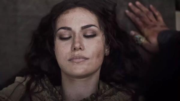 Aka Hatun, dizinin sezon finali blmnde Vaspurakan'n fethi srasnda haince ldrld. Aka'nn ehit olmasyla birlikte karaktere hayat veren Fahriye Evcen, diziden ayrld.