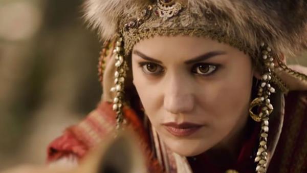 TRT1 'in sevilen dizisi Alparslan Byk Seluklu 30 Mays pazartesi yaynlanan 27. blm ile sezon finali yapt. Barollerini Bar Ardu ve Fahriye Evcen'in paylat izlenme rekorlar kran dizinin finalinde fla bir ayrlk yaand.