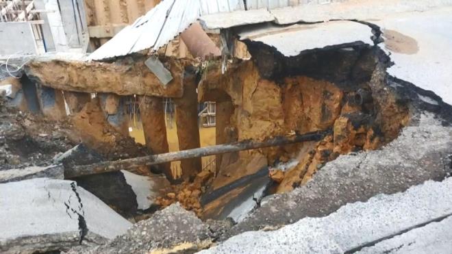 naat alan yetkilileri, kmenin SK'ye ait su borusundan kaynaklanan patlama olduunu iddia etti.