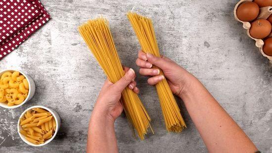 Salkl beslenmek iin fazla kilosundan kurtulmak isteyen birok kii diyete balar. Diyetisyenin vermi olduu listeyi uygulamaya alan birok kiinin ne kadar yiyecei konusunda kafas karr.