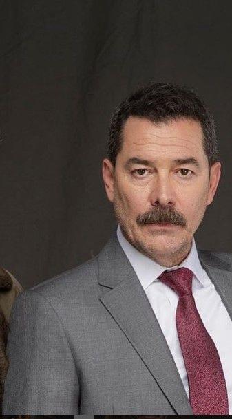 Konuyla ilgili aklama yapt..   <br>  Olayla ilgili konuan nl oyuncu mahallede huzurun kalmadnn altn izerek, u aklamalarda bulundu.