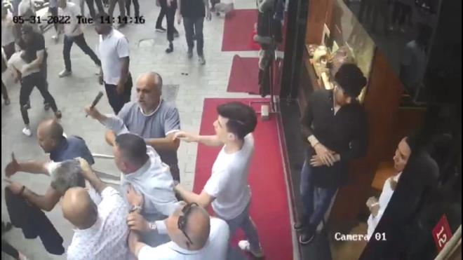 3 K YARALANDI    Balayan tartma ksa srede sopa, sandalye ve kemerlerin kullanld kavgaya dnt.