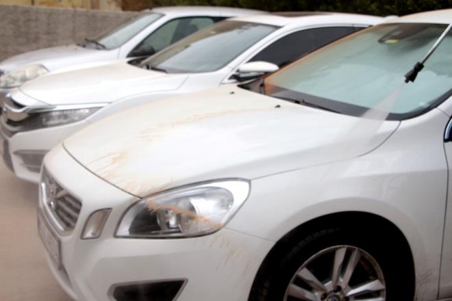 "LK KEZ BU KADAR YOUN"    Kentin ilek caddelerinden Turgut zal Bulvar?nda akaryakt istasyonu ileten Mert Erdoan, kentte daha nce de toz yamurlarnn etkili olduunu ancak bu seferki toz tanm nedeniyle istasyonun ykama nitesinde ilk kez byle bir younlukla karlatn syledi.