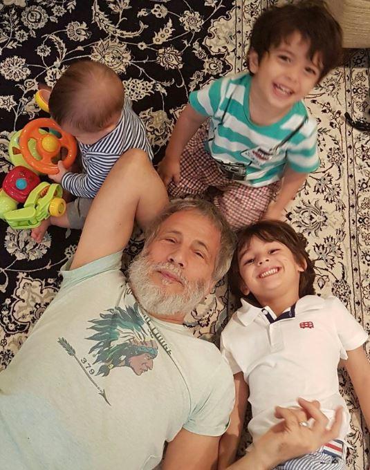 Torunlaryla olmaktan mutlu olan Yusuf slam, torunlarnla beraber yalanmann kendisine verdii huzuru vurgulad.