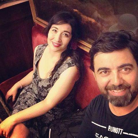 Evlendikten sonra eitim hayatna Amerika'da devam eden oyuncunun spikerlik deneyimi de vardr.