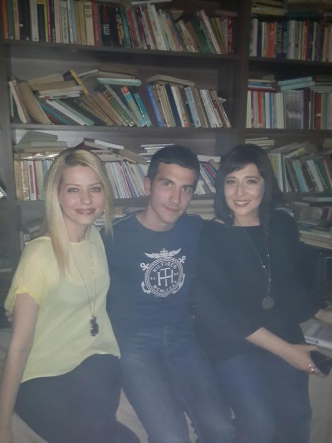 1972 ylnn ubat aynda dnyaya gelen Yasemin onka, 1993 ylnda, Mimar Sinan niversitesi Devlet Konservatuvar Tiyatro Bolm'nden mezun oldu.