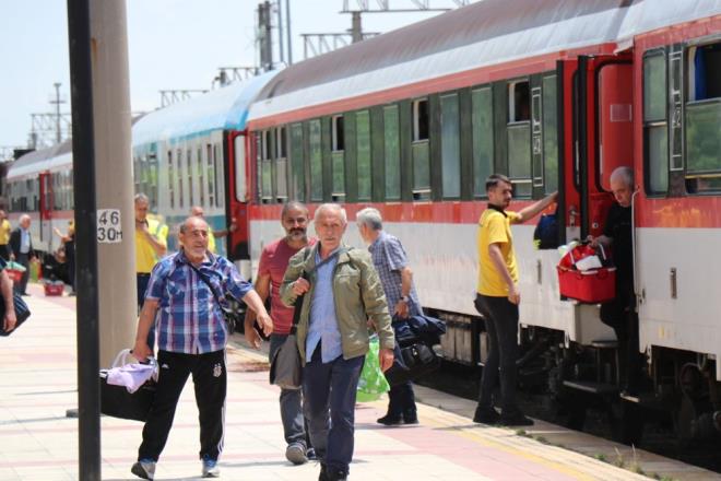 Avusturya'nn Villach ehrinden hareket ederek Trkiye'ye ulaan tren, 117 yolcusu ve 70 arala Kapkule'ye geldi. Yolcular, pasaport kontrolnn ardndan yurda giri yapt.