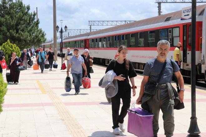 Avrupa?da yaayan gurbetiler, tatil iin her yl tercih ettikleri Optima Express Treni ile ana vatana gelmeye balad.