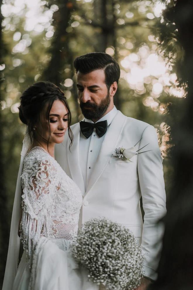 2017 ylnda kendisi gibi oyuncu smail Demirci ile dnyaevine giren Hande Soral getiimiz gnlerde olu Ali'yi kucana alarak annelik duygusunu yaad.