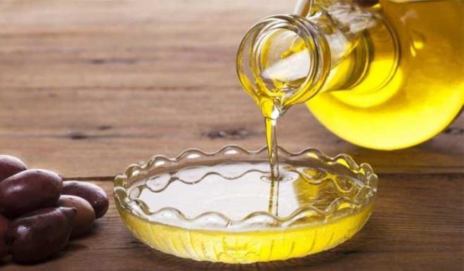 Zeytinya sinir hcrelerini yenileyerek beyne giden sinyallerin daha gl olmasn salar. Bu da unutkanlk ve ileri ya hastalk olan alzheimer riskini ortadan kaldrr.