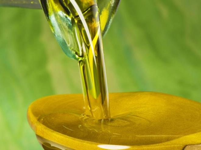 Alternatif tbbn en ok kullanlan besinlerinden biri olan zeytinyandan her gn bir ya da iki yemek ka ekilde saf olarak tketilmesi gerekir. Faydasn bu ekilde vcuda daha iyi salayan zeytinyann ocukluk adan itibaren dzenli yapldnda 4 byk kanserin riskinin sfrland akland.