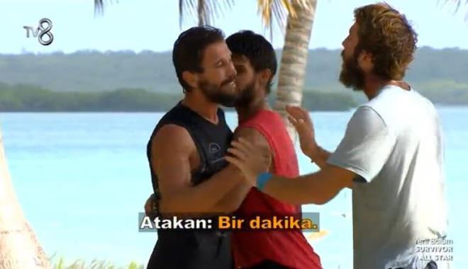 Yalan konuma diyen Adem'e Atakan ise izgine ge yantn verdi. Atakan ''Bu yaptn hareket aalayc hareket doru deil.'' eklinde konutu. Adem ise ''Ben sana vurursam grrsn.'' dedi ve Atakan Adem'in zerine gitti.  Adem de vurmak istersem vururum yantn verdi, szler karsnda Atakan da 'ayp ediyorsun, nasl vuracaksn?' eklinde tepki gsterdi.
