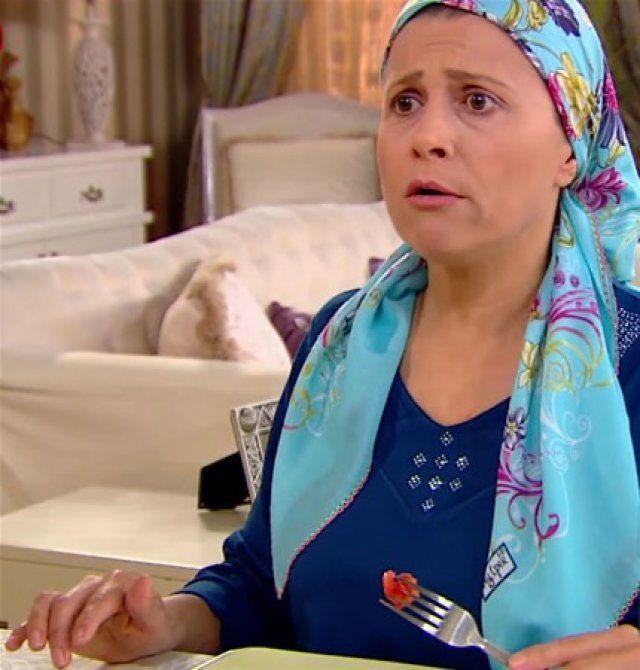 Emine rolnde makyaj yapmadan izleyicinin nne gelen Melek ahin gerek hayatta bakml bir Trk kadn.