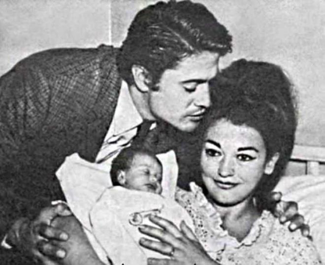 Asl meslei doktorluk olan Arkn'n 1964 ylnda ilk evliliini snf arkada Gler Mocan ile yapt ve 1966 ylnda kzlar Filiz'in doduu renildi.