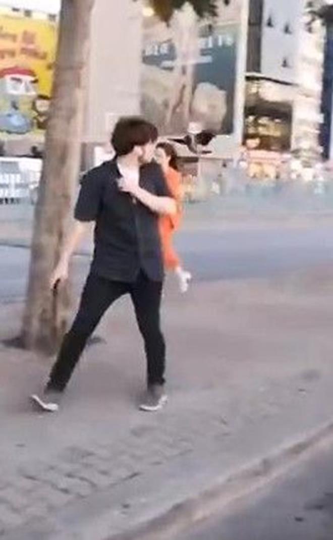 Karga yavrusu ise daha sonra gvenli bir alana tand.