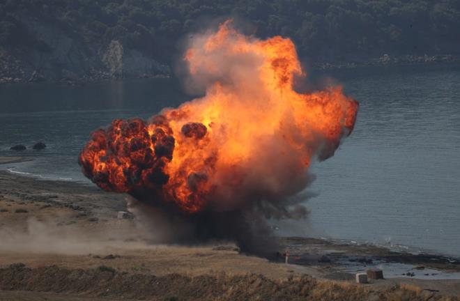 Senaryonun dn gece icra edilen blmnn ardndan tatbikat, bugn hava hcum harekat ve amfibi harekatyla devam etti.