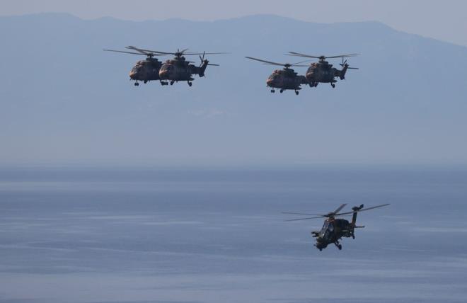 Dn gece uygulanmaya balanan hava hcum harekatnn devamnda da 4 Atak, 4 Cougar, 4 Sikorsky ve 3 CH-47 Chinook helikopter grev yapt. Sikorsky ile obs, CH-47 ile de mhimmat konteyneri tand.