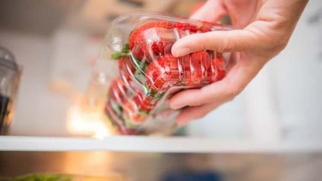 Satn aldnz ilekleri hemen eve gelir gelmez lavaboda bir kabn ya da szgein iine koyarak bol suyla durulumaktr.