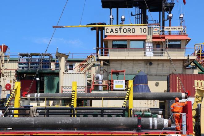 anakkale ve stanbul boazlarn geerek 7 Haziran'da Filyos Liman'na ulaan ve doalgaz karaya tayacak borular 5 kilometrelik s ksmlarda deniz tabanna yerletirecek "Castoro 10" isimli gemiye boru yklemesi limanda sryor.