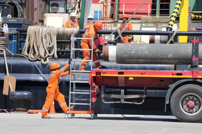 LK BORU PAZARTES NECEK    lk boru indirme ilemi, 13 Haziran'da Cumhurbakan Erdoan'n katlmas beklenen trenle gerekletirilecek.    "Kmrn bakenti" olarak bilinen, son keifle doalgazn da bakenti olarak anlmaya balayan Zonguldak'n, aycuma ilesine bal Filyos beldesindeki limanda almalar 7 gn 24 saat esasna gre ilerliyor.