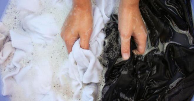 DAHA DA BEYAZ KIYAFETLER N?    Daha beyaz kyafetler mi istiyorsunuz? Bir ay barda beyaz sirkeyi amar makinenizin yumuatc ksmna dkn.