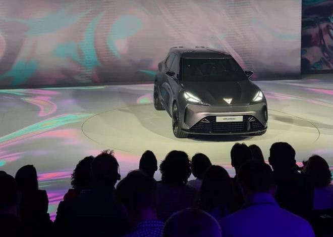 4,03 m uzunluundaki model, geri dntrlm polimerler ve biyolojik bazl malzemelerden yaplm.