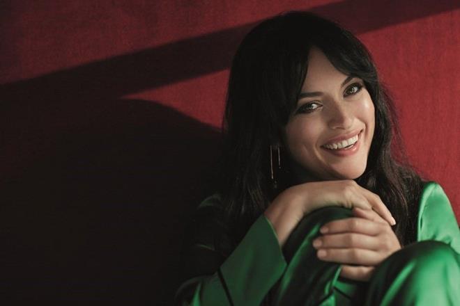 ADL PARA CEZASINA ARPTIRILDI    Ankara 31'inci Asliye Ceza Mahkemesi'nde yaplan yarglama sonucunda Ezgi Mola'ya hakaret suunu iledii kanaatiyle 87 gn adli para cezas karl 6 bin 960 lira para cezas verildi. Parann 4 eit taksitte denmesine hkmedilerek, kararn istinaf yolunun ak olduu belirtildi.