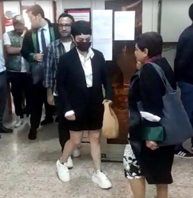 Batman'n Beiri ilesinde tabancayla intihara kalkan ve 34 gn sonra 18 Austos 2020'de hastanede hayatn kaybeden pek Er, brakt mektupta, Siirt'te grevli uzman avu Musa Orhan'n kendisine cinsel saldrda bulunduu iddiasn yazd.