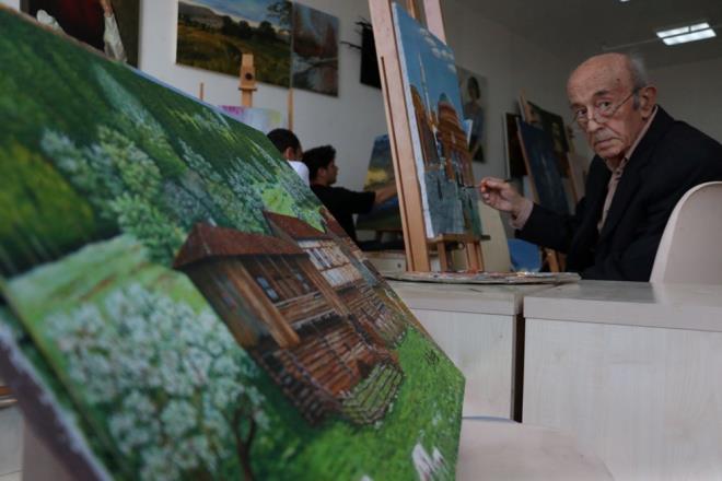 Hayallerinin peinden giden ve asla pes etmeyen Gzel Sanatlar Fakltesi'nin 81 yandaki rencisi blm ikincisi oldu.