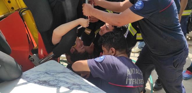 Sepet ksmnda skan Bura Yaz Koyun, Mete Atk ile Yakup Bilal Salarvan hafif yaraland.