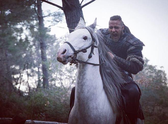 Kongar acmasz bir ekilde savaan bir askerdir. Trklere kin giden Kongar, komutan Balgay ne derse onun harfiyen uyguluyor. Balgay'n sadk askeri olan Kongar'n gerekleri ne zaman reneci merak konusu oldu.  Kongar' oynayan yakkl oyuncu Burak elik ise bu karakterle birden yldz parlad.