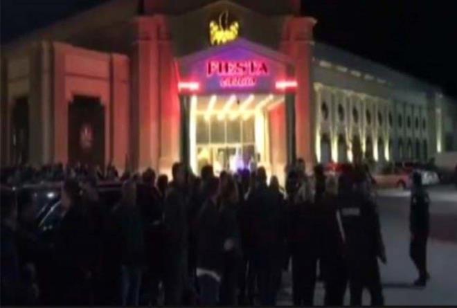 Beyaz TV'de yaynlanan Sylemezsem Olmaz programnn sunucularndan Seren Serengil dnk canl yaynda Serdar Orta'n sahneden sonra zehirlenerek fenalatn syledi. Uzun yllardr MS hastal ile mcadele eden Orta'a seslenen Arto ise dikkat eken aklamalar yapt.