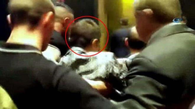 Seren Serengil canl yayn programnda Serdar Orta'la ilgili zc bir aklama yapt. Serengil, Kbrs'ta sahneye kan Serdar Orta'n konserinin ardndan zehirlenerek fenalatn syledi.