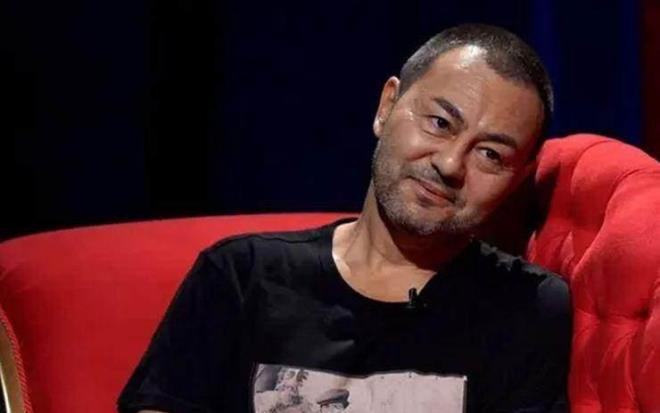 Yllardr kumar borlaryla gndeme gelen Serdar Orta nceki gn Kbrs?ta sevenleriyle bulutu. Sahnede seslendirdii arklarla hayranlarn elendiren Serdar Orta, konser ncesi vasiyetini aklad.