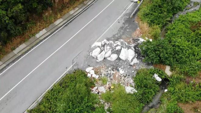 hbar zerine olay yerine, AFAD ve polis ekipleri ile Arnavutky Belediyesi zabta ekipleri sevk edildi.