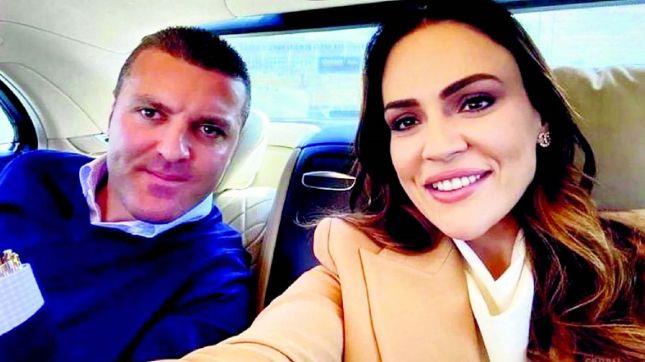 Evliliinin bitmesinin ardndan gzel sunucu Buket Aydn, Emir Sargl ile bir dargn bir bark ak yaamt.    <br>  Hatta bir dnem Buket Aydn-Emir Sargl-Sibel Can'dan oluan ak geni magazin gndemine bomba gibi dmt.