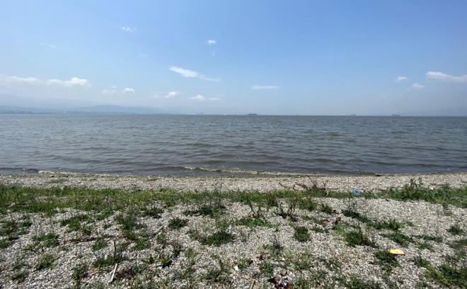 Sahil eridi amur rengini alrken,  yalarn nmzdeki gnlerde aralklarla etkili olmas bekleniyor.